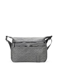 Bolso cruzado gris con un patrón geométrico, que cuenta con un bolsillo frontal con cremallera. Hecho de material texturizado con una correa ajustable.