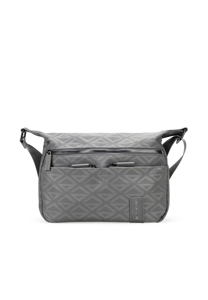 Bolso cruzado gris con un patrón geométrico, que cuenta con un bolsillo frontal con cremallera. Hecho de material texturizado con una correa ajustable.