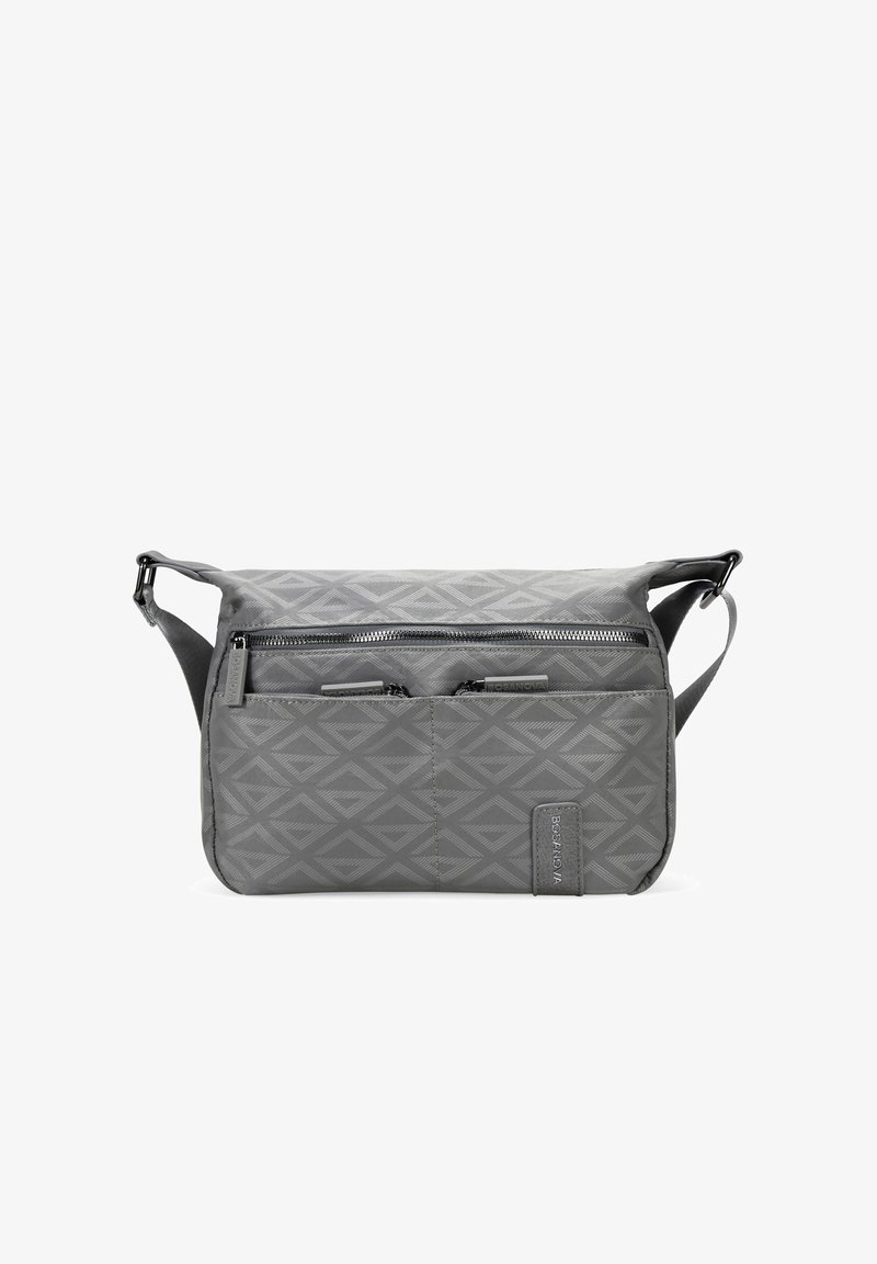 Bolso cruzado gris con un patrón geométrico, que cuenta con un bolsillo frontal con cremallera. Hecho de material texturizado con una correa ajustable.