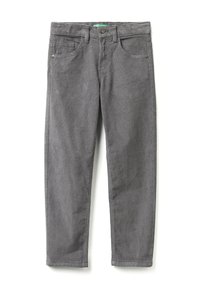 Šedé kordové kalhoty s rovným střihem, které mají dvě přední kapsy, jemnou vertikální strukturu a zapínání na knoflík v pase.