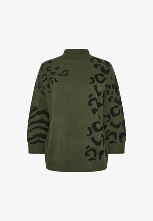 Oliivinvihreä neulepaita korkealla kauluksella, jonka hihoissa ja helmassa on mustat leopardi- ja seepra-kuviot, löysä malli, jossa on resorit hihansuissa.