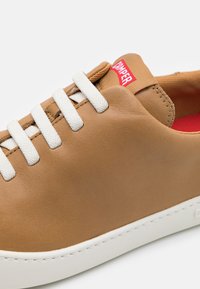 Camper Stringate sportive - tan