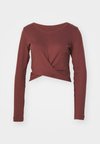 EMOTIONAL DANCE CREWNECK LONG SLEEVE - Tops ar garām piedurknēm - dark brown