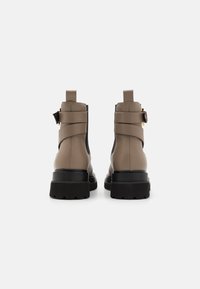 Coccinelle SMOOTH - Puszābaki ar platformu - warm taupe