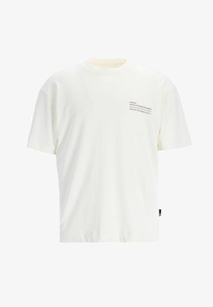 Bela bombažna majica s kratkimi rokavi, okroglim izrezom in majhnim natisnjenim logotipom na zgornji levi strani. Gladka tekstura in sproščen kroj.