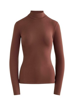 Barna, hosszú ujjú, testhezálló garbó pulóver sima anyagból, látható minták vagy díszítés nélkül.