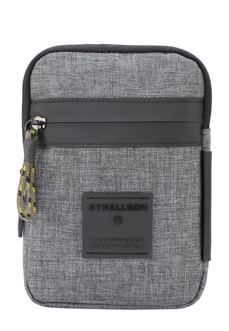 Sacchetto di tessuto grigio con finitura testurizzata, dotato di una fascia in pelle nera, una cerniera con una linguetta intrecciata e una patch con logo.