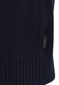Strickpullover in Marineblau mit geripptem Muster, einem Logotag an der Seite und einer taillierten Passform mit einer glatten Oberfläche.
