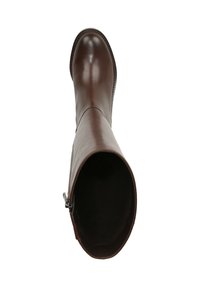Bruine leren kniehoge laars met een gladde afwerking, ronde neus en een rits aan de zijkant. Het interieur is donker met een zachte textuur.