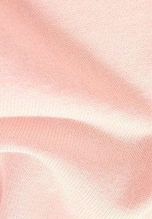 Hellrosa Stoff mit einer weichen, glatten Textur und feinem Strickmuster, das sanft fällt und subtile Tiefe sowie Glanz zeigt.