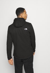 The North Face M QUEST HOODED SOFTSHELL - Softshelljas - tnf black