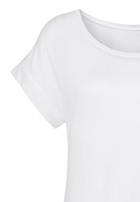 Witte T-shirt met korte mouwen, gemaakt van een zachte, gladde stof. Heeft een ronde halslijn en een ontspannen pasvorm met opgerolde mouwen. Eenvoudig en basic ontwerp.