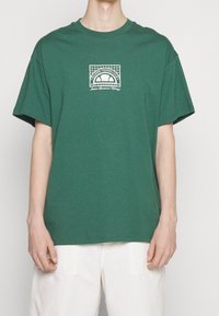 Ellesse T-shirt med print - dark green