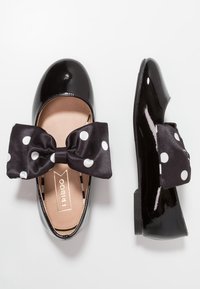 Friboo Bailarinas con hebilla - black