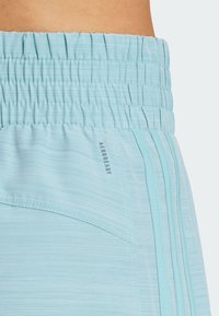 adidas Performance PACER STRIPES HIGH RISE - Sportske kratke hlače - mint ton   mint ton
