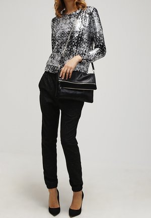 New Look, Pochette - black