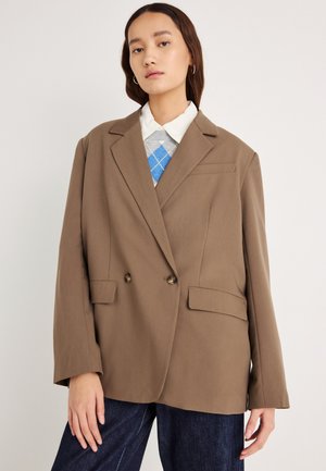 BACK HIGH SLIT  - Krátky kabát - brown