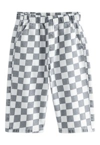 Karirane kratke hlače v sivi in beli barvi, z elastičnim pasom in stranskimi žepi. Izdelane iz lahkega materiala z gladko teksturo.