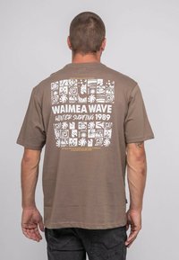 Non sélectionné, marron