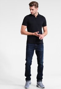 Wrangler SBORO - Calças de ganga de perna direita - el camino