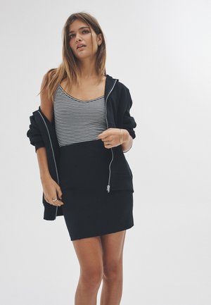 THE SET, 4 PACK - Body - black stripe grey marl white