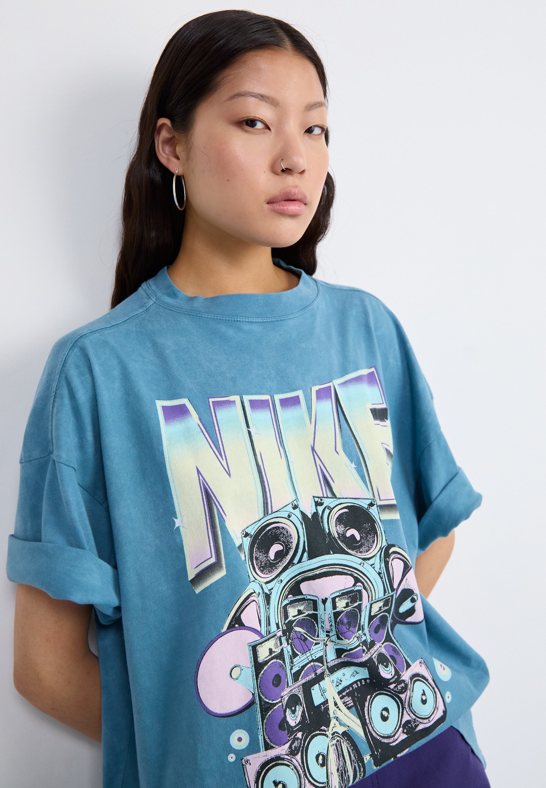 nike graphic tees women's