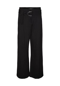 Svarta vida byxor i ett slätt tyg, med ett bälte som har ett runt metallspänne och veck framtill för extra detalj.