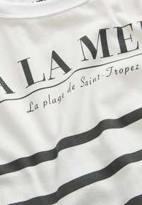 Next T-shirts print - black graphic