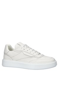 Witte leren sneakers met een ronde neus, geperforeerde details op de bovenkant en een gestructureerde rubberen zool. Vetersluiting en minimale branding.