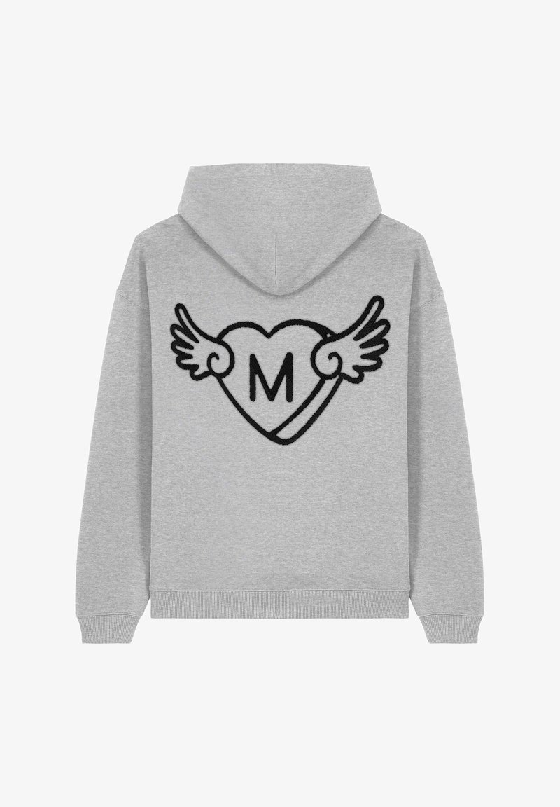 Hoodie gris avec un grand design noir brodé en forme de cœur avec des ailes et un "M" au centre, texture douce et coupe décontractée.