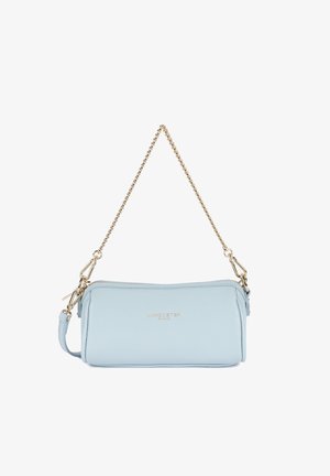 Lichtblauwe leren handtas met een gouden kettingriem en rits, rechthoekige vorm, "LANCASTER PARIS" logo in goud aan de voorkant.