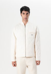Guess Jeans - QUILTED PUFFER JACKET - Veste mi-saison - pristine white Image miniature 1