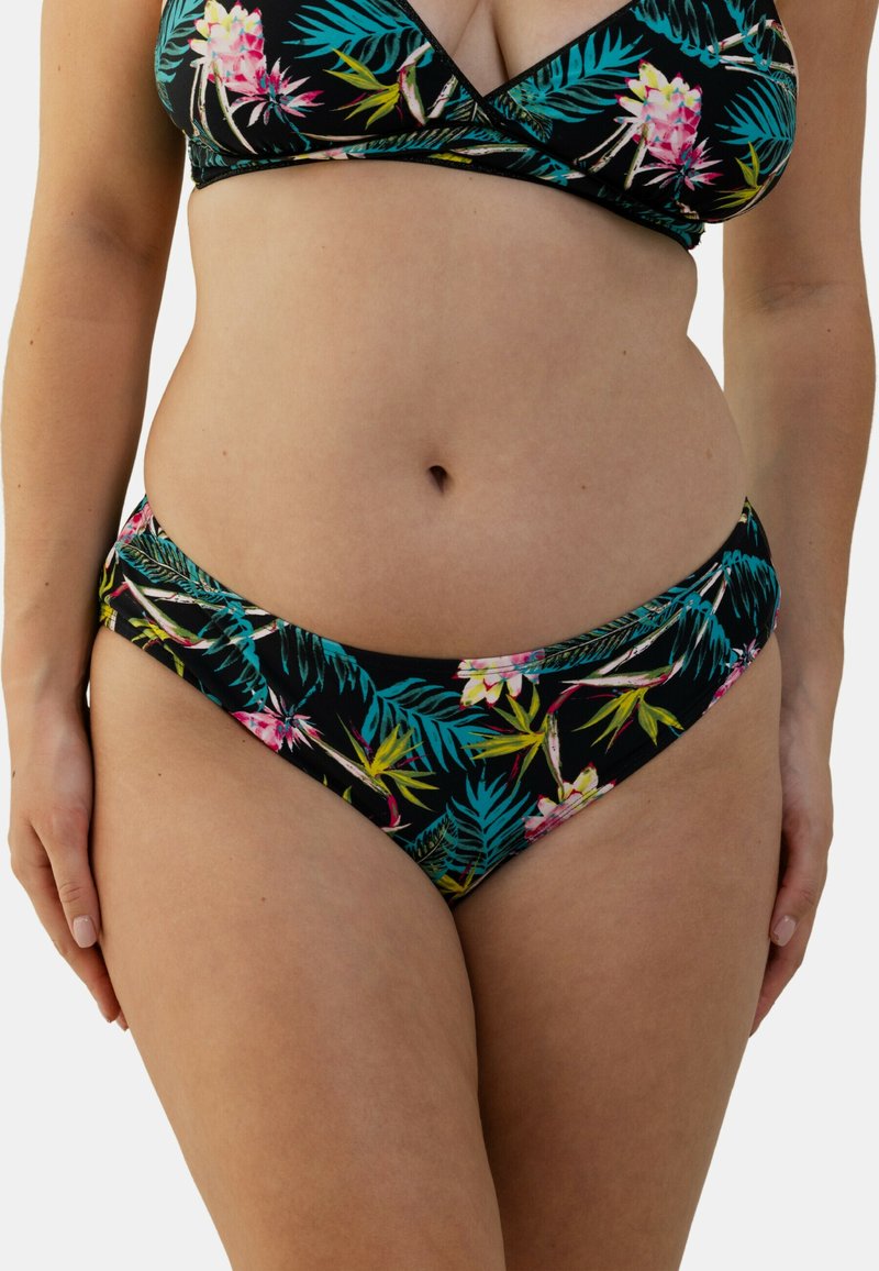 Ensemble de bikini noir avec un motif floral aux feuilles roses et vertes. Le haut a un décolleté en V, tandis que le bas est taille basse.