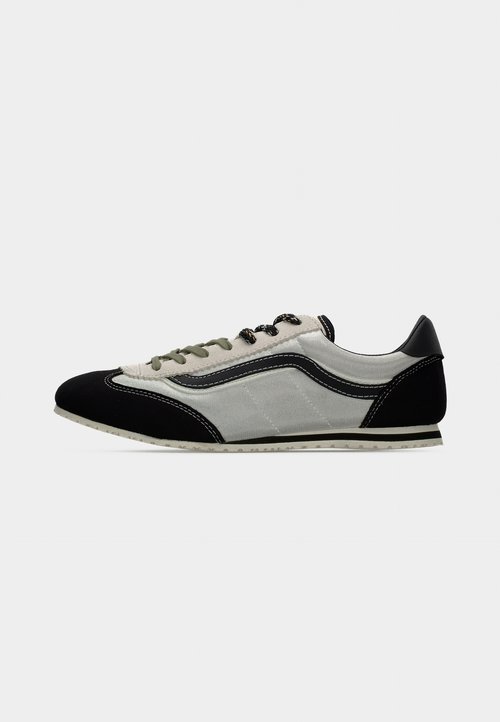 Vans SUPER LOWPRO - Trainers - black/silver — foto 2