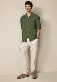 Next TEXTURED EMBROIDERED SHORT SLEEVE CUBAN COLLAR REGULAR FIT - Krekls - green