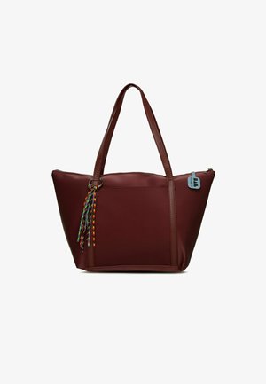Borsa tote bordeaux con chiusura a zip, dotata di due manici e dettaglio di nappina intrecciata colorata. Texture liscia con cuciture rinforzate.