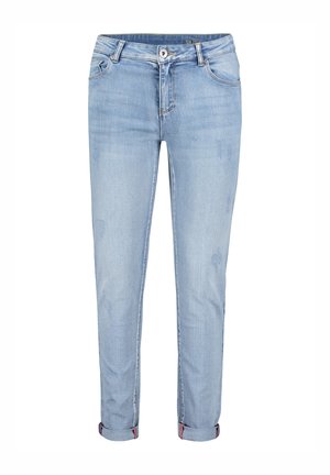 Hellblaue Jeans mit geradem Bein, mit einem einzigen Knopfverschluss und umgeschlagenen Säumen mit roten Akzenten.