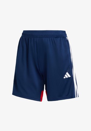 Granatowe szorty sportowe wykonane z lekkiego materiału, z białymi paskami po bokach oraz czerwonym akcentem u dołu. Zawierają elastyczny pasek w talii.