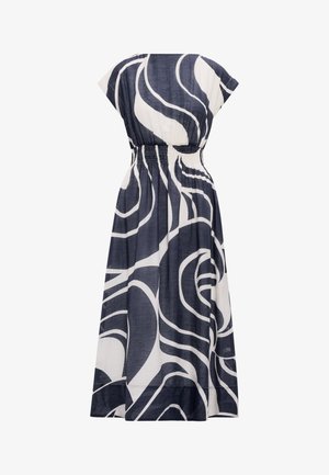 Μίντι φόρεμα με αφηρημένο σχέδιο στροβίλου σε ναυτικό μπλε και λευκό, με κοντά μανίκια και ελαστική μέση με σούρες, εμφανιζόμενο από πίσω.