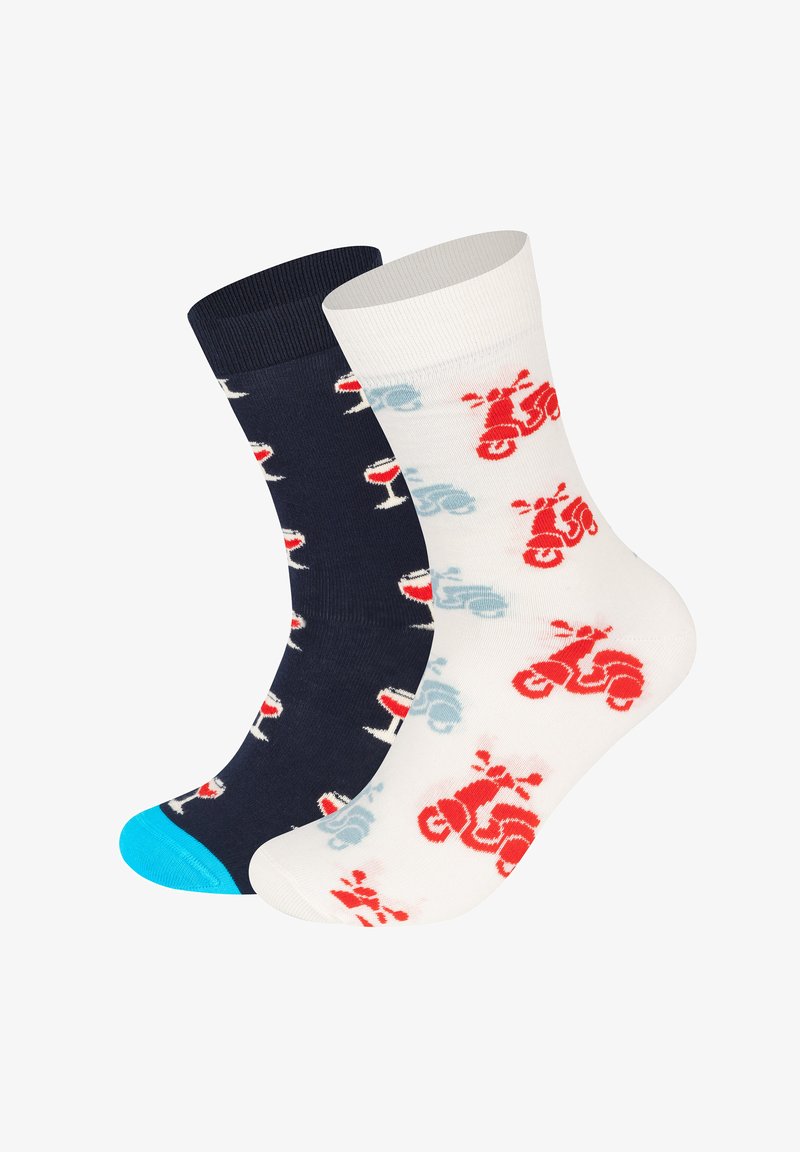 To sæt sokker: et mørkeblåt par med mønstre af rød vineglas og motorcykler, og et hvidt par med røde motorcykler og blå detaljer.