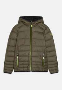 Olivengrøn dunjakke med lynlåsforside, hætte og to sidelommer med sorte detaljer og lynlåse i neon grøn. Vandret syning.