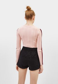 Bershka Shorts vaqueros - black