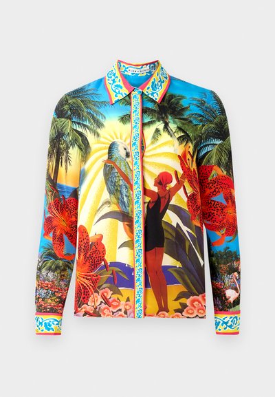Camicia a maniche lunghe con bottoni in tessuto morbido; presenta vivaci stampe tropicali, colletto a contrasto e decorazioni lungo la pattina dei bottoni.