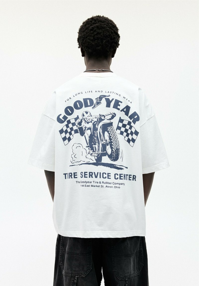 PULL&BEAR - GOODYEAR - Print T-shirt - white, Enlarge