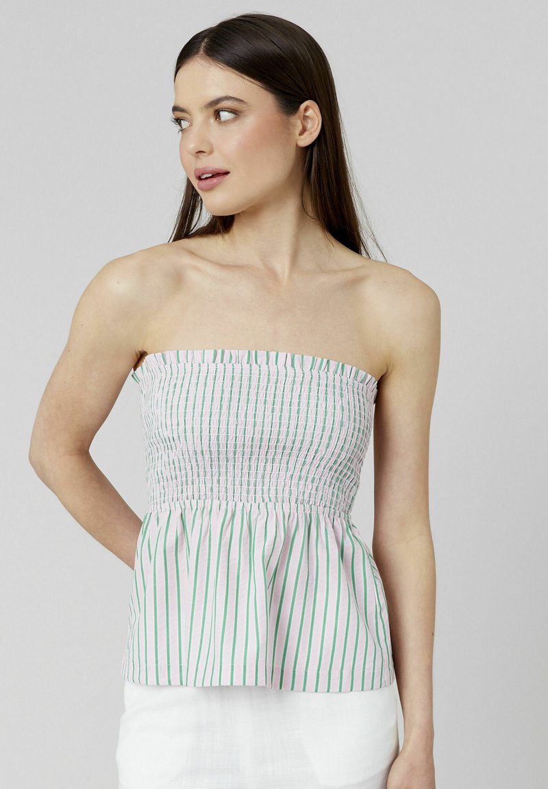 Haut sans bretelles avec des rayures verticales roses et vertes, un corsage froncé et un ourlet peplum évasé. Fabriqué en tissu léger.