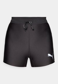 Shorts de sport noirs avec une texture lisse, une taille élastique, un cordon de serrage et un logo Puma blanc sur le côté droit.