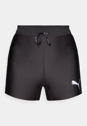 Čierne športové šortky s hladkou textúrou, elastickým pásom, šnúrkou a bielym logom Puma na pravej strane.