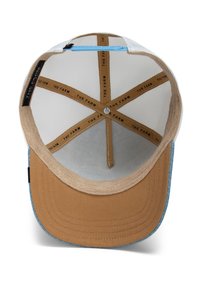 Interior de la gorra marrón y azul con forro de malla, botón de metal circular y etiquetas interiores. Textura de ante suave en la parte inferior del visera.