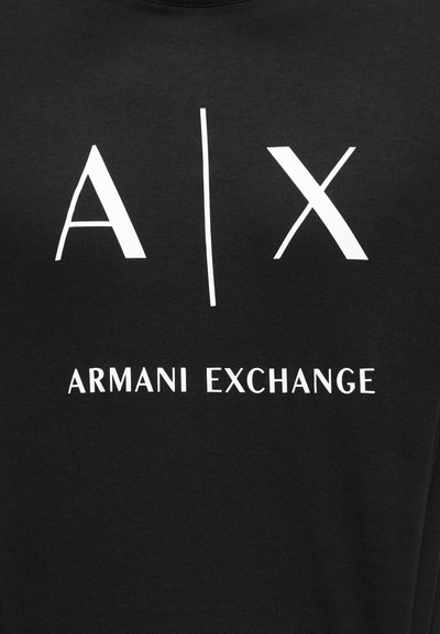T-shirt en coton noir avec texte blanc : "A|X" et "ARMANI EXCHANGE" en police sans-serif grasse à l'avant.