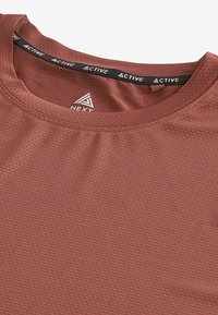 Next ACTIVE TEXTURED STANDARD - Základné tričko - bronze
